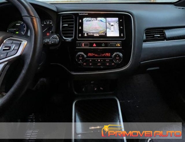 Mitsubishi Outlander 2.4 MIVEC 4WD PHEV usato a CASTELNUOVO RANGONE