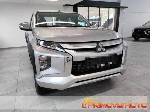 Mitsubishi L200 2.2 DI-D/ Club Cab 4WD - foto 4 di 4