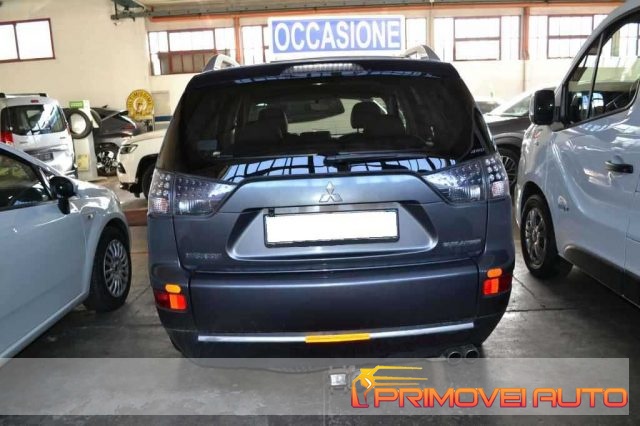 Mitsubishi Outlander 2.0 DI-D Instyle 7 p.ti - foto 2 di 4