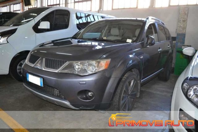 Mitsubishi Outlander 2.0 DI-D Instyle 7 p.ti usato a CASTELNUOVO RANGONE