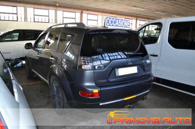Mitsubishi Outlander 2.0 DI-D Instyle 7 p.ti - foto 3 di 4