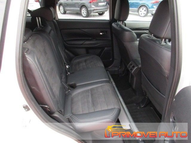 Mitsubishi Outlander 2.0 4WD CVT Active - foto 3 di 4