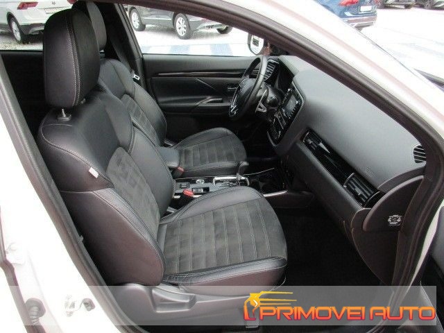 Mitsubishi Outlander 2.0 4WD CVT Active - foto 2 di 4