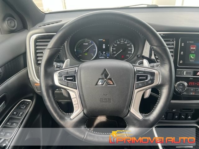 Mitsubishi Outlander 2.4 MIVEC 4WD PHEV - foto 2 di 4
