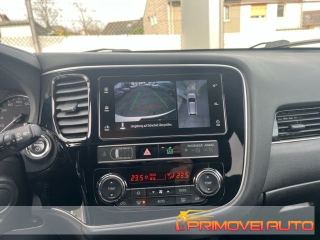 Mitsubishi Outlander 2.4 MIVEC 4WD PHEV - foto 3 di 4