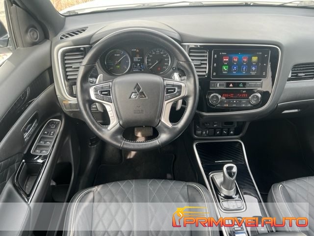 Mitsubishi Outlander 2.4 MIVEC 4WD PHEV usato a CASTELNUOVO RANGONE