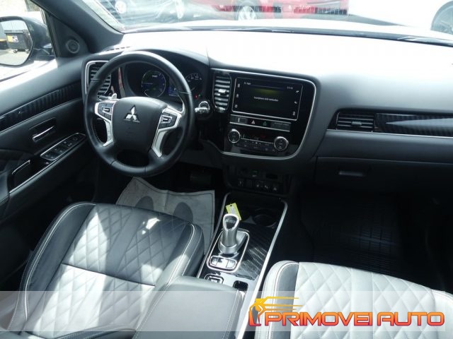 Mitsubishi Outlander 2.4 MIVEC 4WD PHEV Intro Edition usato a CASTELNUOVO RANGONE