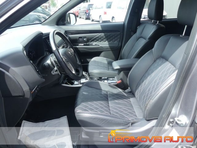 Mitsubishi Outlander 2.4 MIVEC 4WD PHEV Intro Edition - foto 2 di 4