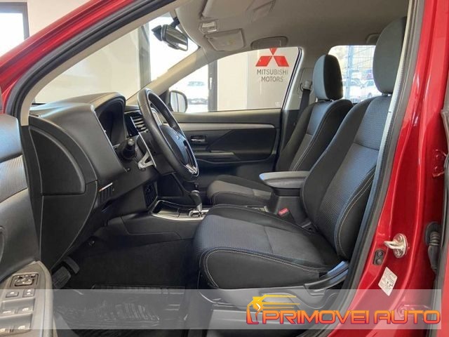 Mitsubishi Outlander 2.2 DI-D 4WD AT - foto 2 di 4