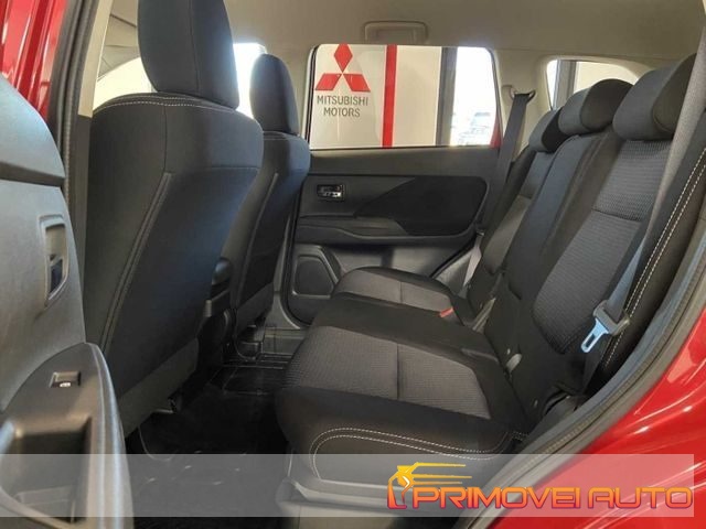 Mitsubishi Outlander 2.2 DI-D 4WD AT - foto 3 di 4