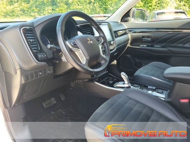 Mitsubishi Outlander 2.4 MIVEC 4WD PHEV Diamond SDA - foto 4 di 4