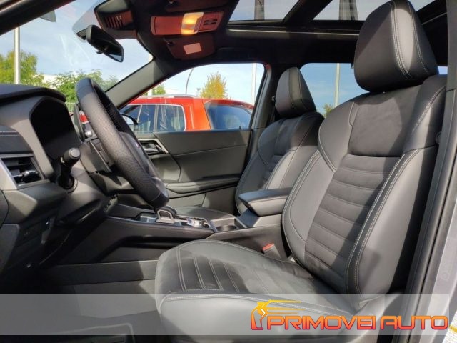 Mitsubishi Outlander 2.0 4WD Black Edition 7 posti - foto 4 di 4