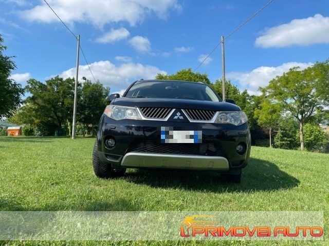 Mitsubishi Outlander 2.0 DI-D Instyle 7 p.ti - foto 3 di 4