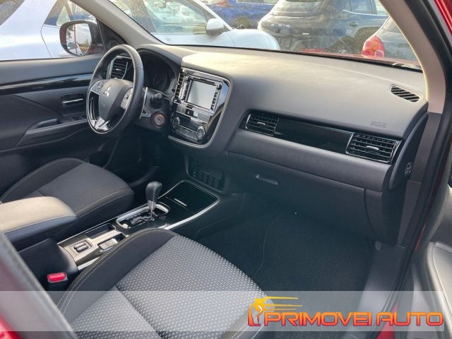 Mitsubishi Outlander 2.0 2WD CVT Diamond usato a CASTELNUOVO RANGONE