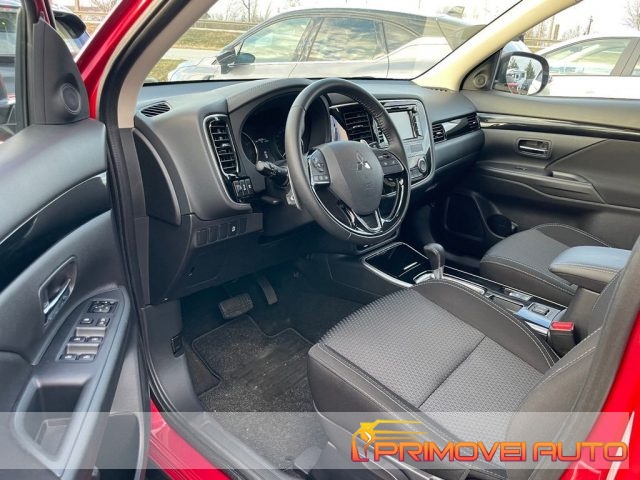 Mitsubishi Outlander 2.0 2WD CVT Diamond - foto 2 di 4