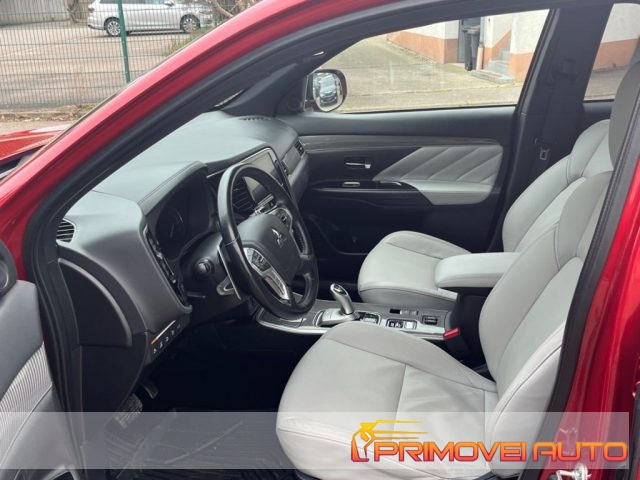 Mitsubishi Outlander 2.4 MIVEC 4WD PHEV Diamond SDA - foto 3 di 4