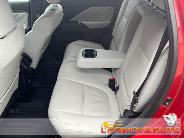Mitsubishi Outlander 2.4 MIVEC 4WD PHEV Diamond SDA - foto 4 di 4