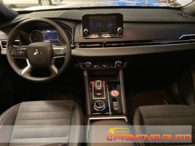 Mitsubishi Outlander 2.5 2WD CVT Black Edition usato a CASTELNUOVO RANGONE