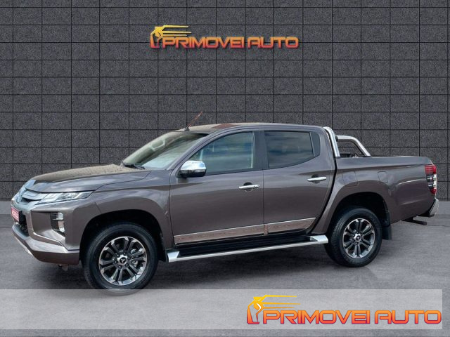 Mitsubishi L200 2.3 D Club Cab 4x4 Select - foto 2 di 4