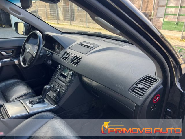 Volvo XC90 D5 AWD Edition - foto 2 di 4