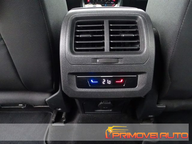 Volkswagen Touran 2.0 TDI 150 CV SCR DSG Business BlueMotion Technol usato a CASTELNUOVO RANGONE