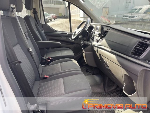Ford Transit Custom 320 2.0 EcoBlue 130 PC Combi usato a CASTELNUOVO RANGONE