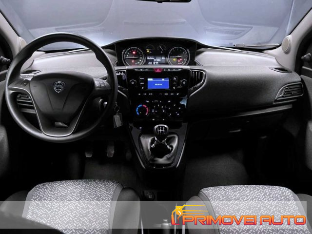 Lancia Ypsilon 1.0 FireFly 5 porte S&S Hybrid Silver usato a CASTELNUOVO RANGONE