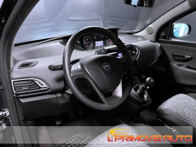 Lancia Ypsilon 1.0 FireFly 5 porte S&S Hybrid Silver - foto 2 di 4