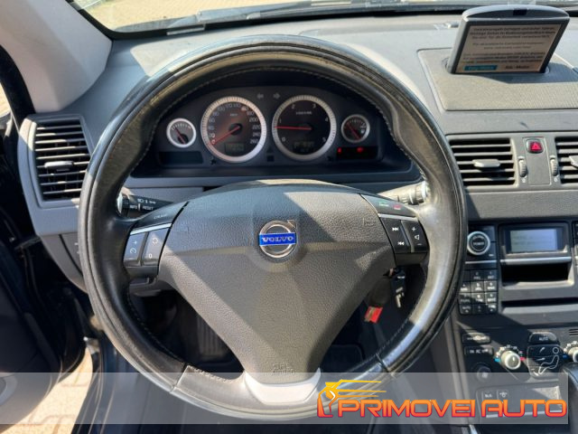 Volvo XC90 D5 AWD Geartronic Momentum - foto 2 di 4