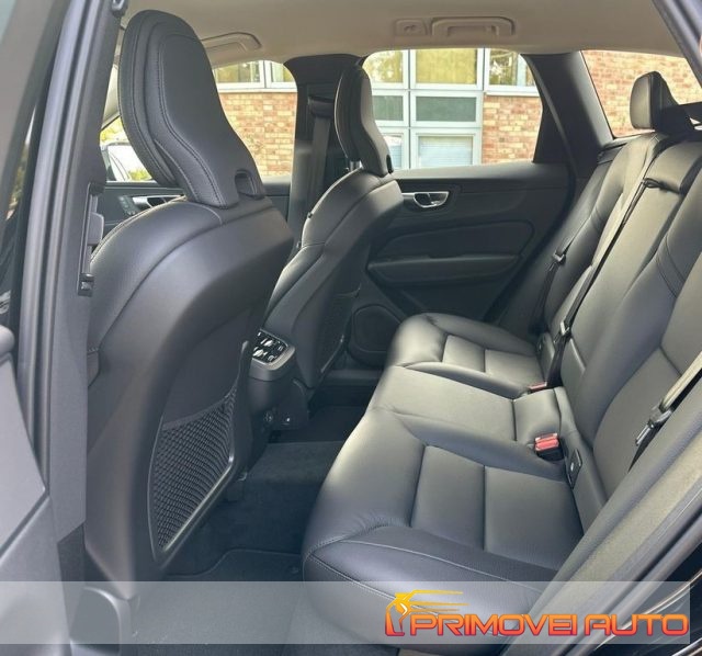 Volvo XC60 B4 automatico Plus - foto 4 di 4