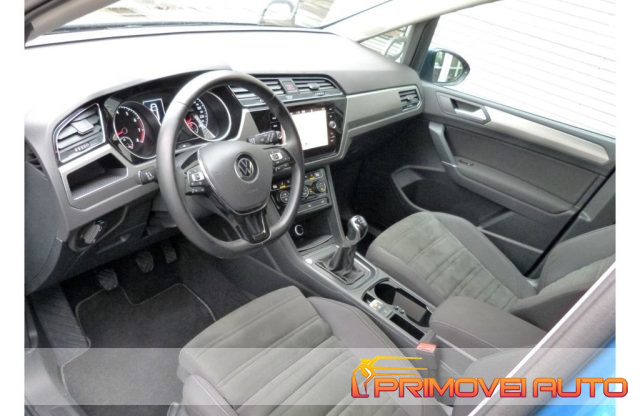 Volkswagen Touran 1.5 TSI Business - foto 1 di 4