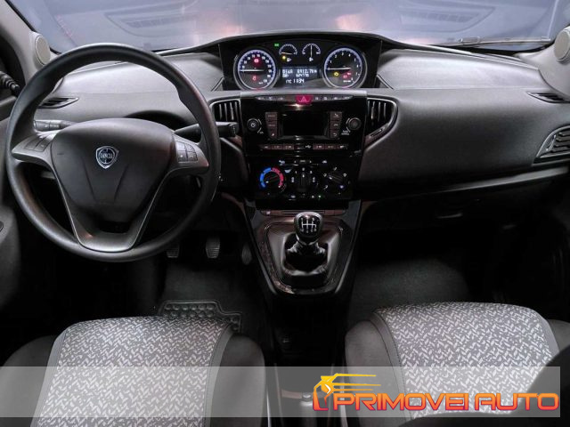 Lancia Ypsilon 1.0 FireFly 5 porte S&S Hybrid, del 2023, 36.300 km, in vendita a Castelnuovo Rangone (MO)