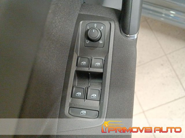 Volkswagen Touran 2.0 TDI 122 CV Comfortline BlueMotion Technology, del 2024, 11.250 km, in vendita a Castelnuovo Rangone (MO)