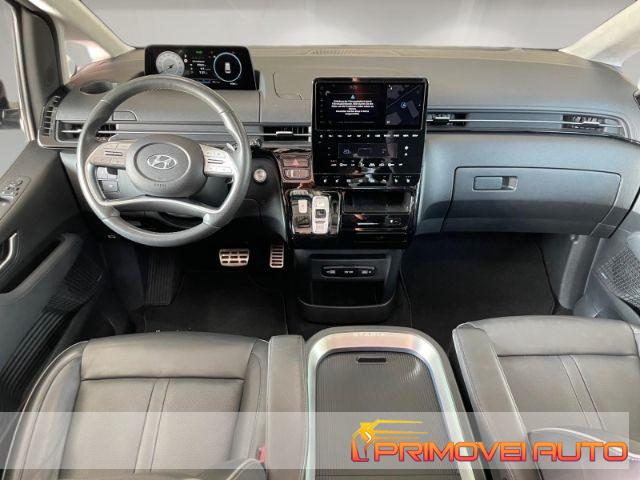 Hyundai STARIA 2.2 AT 7 posti - foto 2 di 4