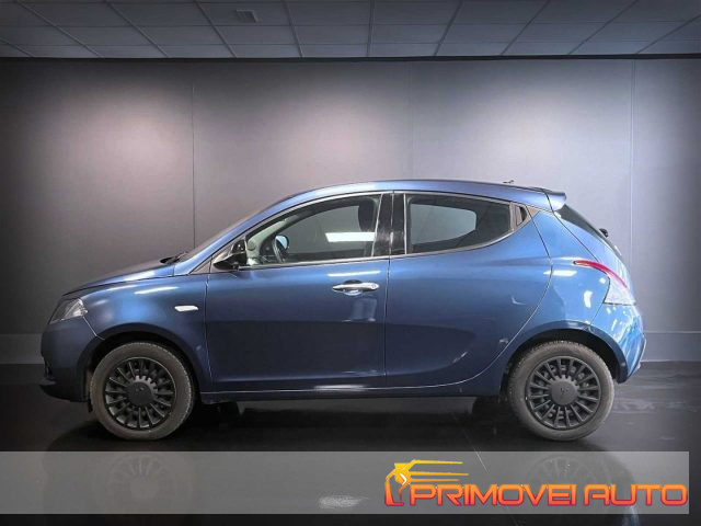 Lancia Ypsilon 1.0 FireFly 5 porte S&S Hybrid Silver - foto 3 di 4