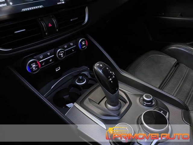 Alfa Romeo Giulia 2.2 Turbodiesel 210 CV AT8 AWD Q4 Veloce - foto 4 di 4