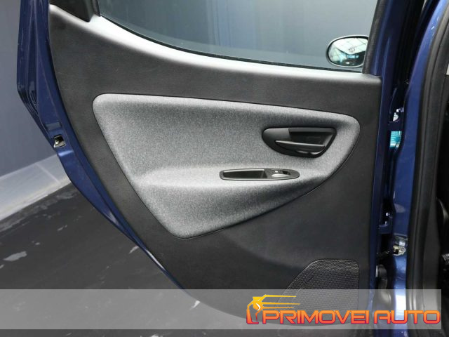 Lancia Ypsilon 1.0 FireFly 5 porte S&S Hybrid Silver Plus, del 2023, 74.200 km, in vendita a Castelnuovo Rangone (MO)