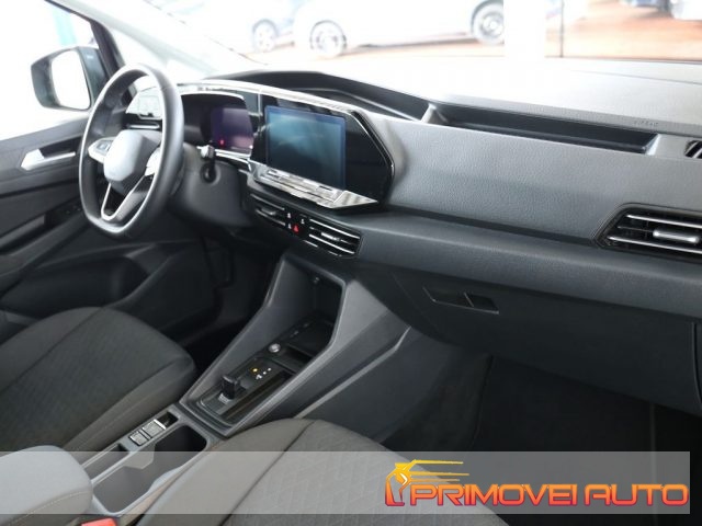 Volkswagen Caddy 1.5 TSI 114 CV DSG Dark Label Maxi - foto 4 di 4