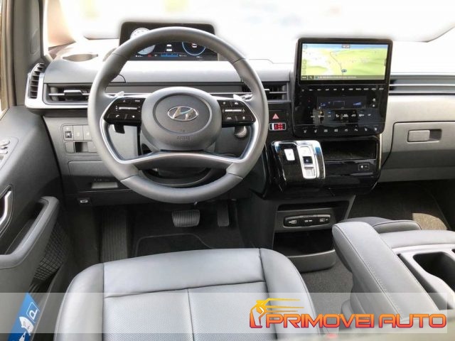 Hyundai STARIA 2.2 AT 2WD 9 posti - foto 2 di 4