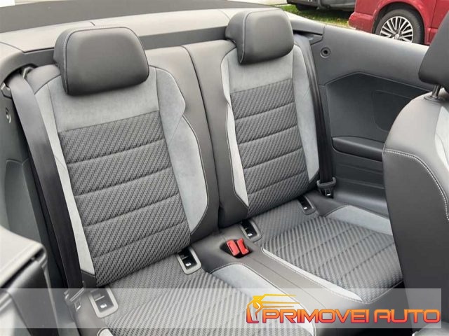 Volkswagen T-Roc Cabriolet 1.5 TSI ACT DSG R-Line, del 2022, 4.900 km, in vendita a Castelnuovo Rangone (MO)