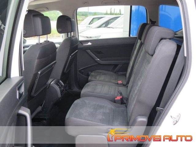 Volkswagen Touran 1.6 TDI 116 CV SCR DSG Comfortline, del 2018, 44.900 km, in vendita a Castelnuovo Rangone (MO)
