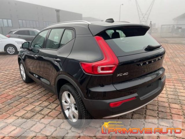 Volvo XC40 B4 AWD Geartronic Momentum Pro, del 2021, 13.800 km, in vendita a Castelnuovo Rangone (MO)