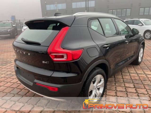 Volvo XC40 B4 AWD Geartronic Momentum Pro, del 2021, 13.800 km, in vendita a Castelnuovo Rangone (MO)