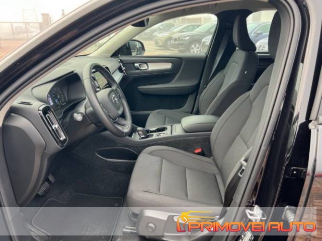 Volvo XC40 B4 AWD Geartronic Momentum Pro - foto 2 di 4