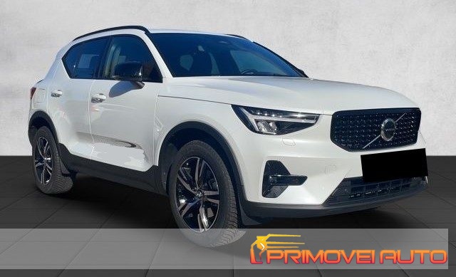 Volvo XC40 B3 automatico Plus Dark, del 2023, 5.000 km, in vendita a Castelnuovo Rangone (MO)