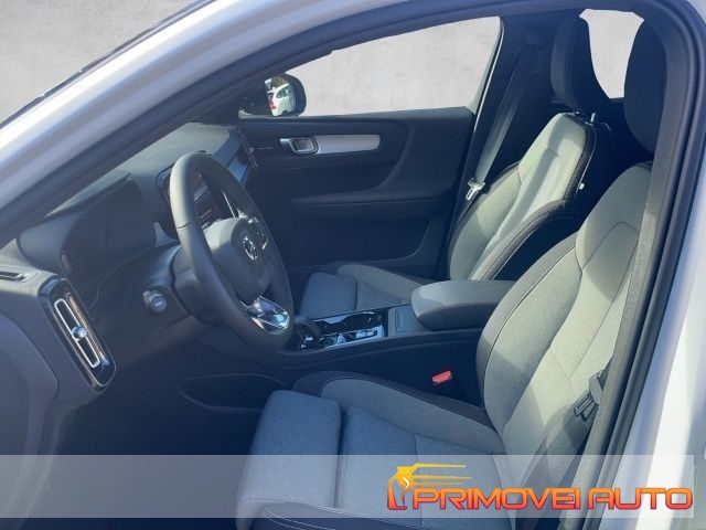 Volvo XC40 B3 automatico Plus Dark - foto 3 di 4