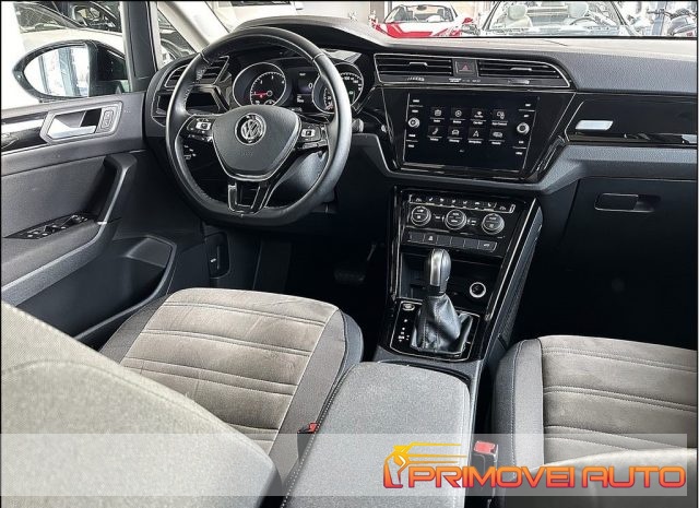 Volkswagen Touran 2.0 TDI 150 CV SCR DSG Highline usato a CASTELNUOVO RANGONE