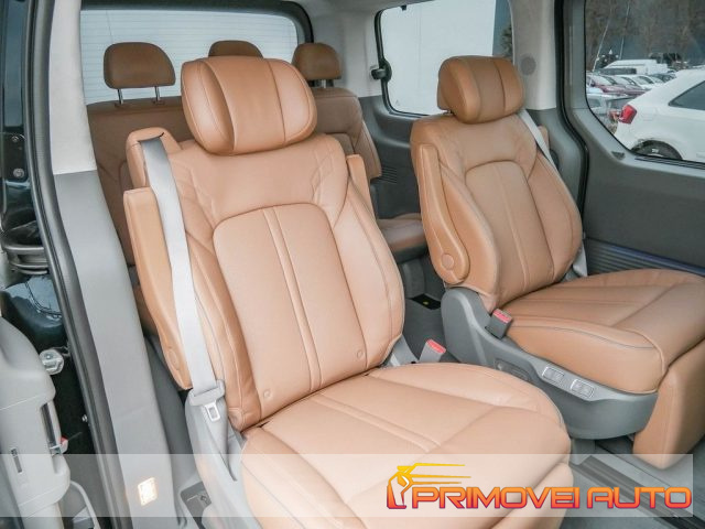 Hyundai STARIA 2.2 AT 7 posti - foto 2 di 4