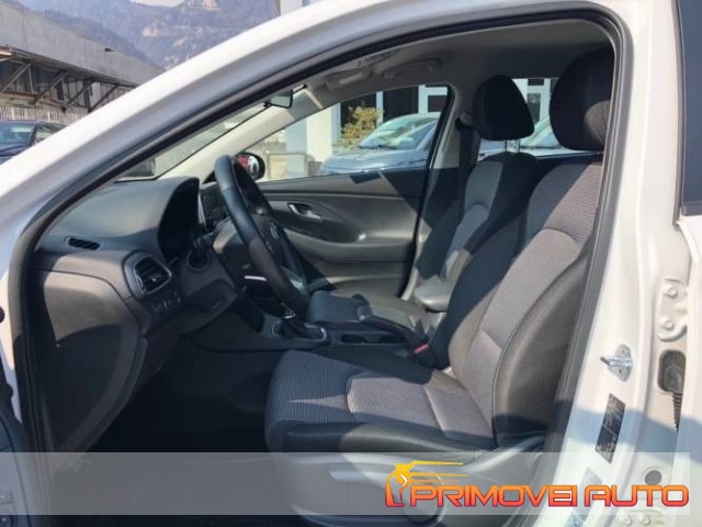Hyundai i30 1.5 5 porte Classic Plus - foto 2 di 4