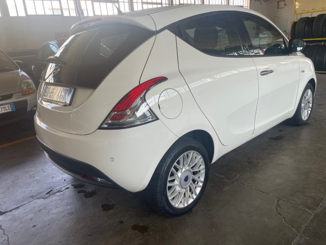 Lancia Ypsilon 0.9 TwinAir 85 CV 5 porte S&S Gold - foto 2 di 4